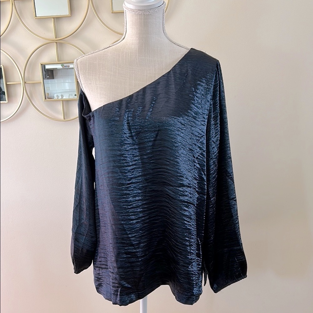 Loft woman’s asymmetrical neck off the Shoulder Top, shining soft fabric size L